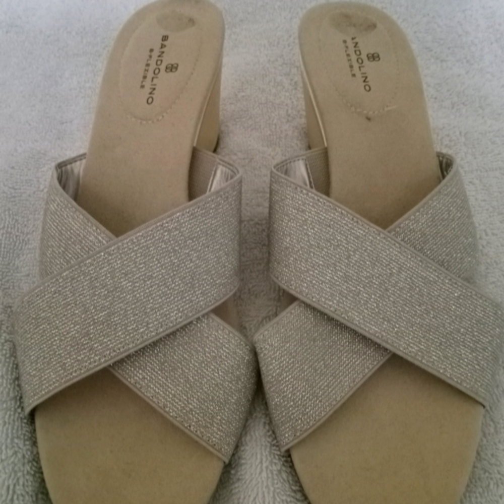 Bandolino B.Flexible gold wedge sandals